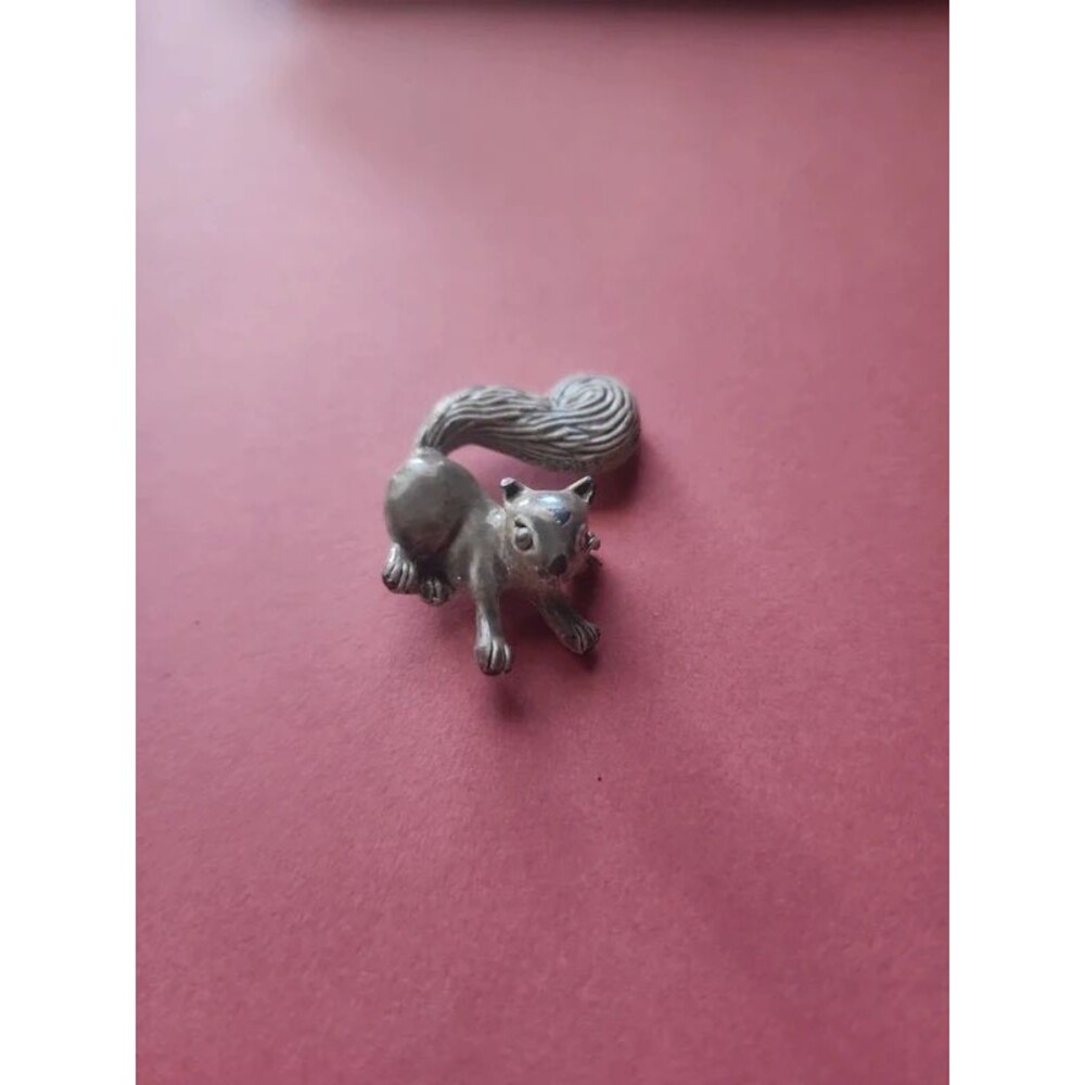 Vintage Small Gerry’s Signed Gray Enamel Squirrel brooch pin